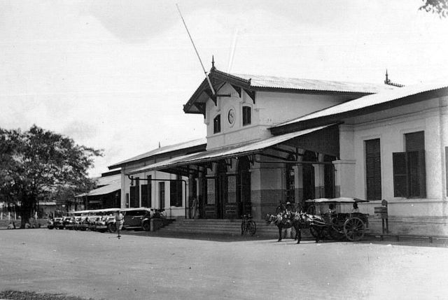 Soerabaja, Station Goebeng. ca. 1935