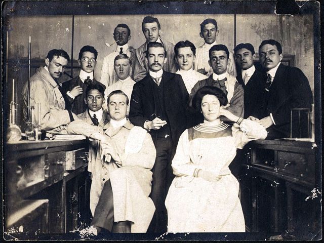Laboratoriumpersoneel, Buitenzorg, ca. 1915.